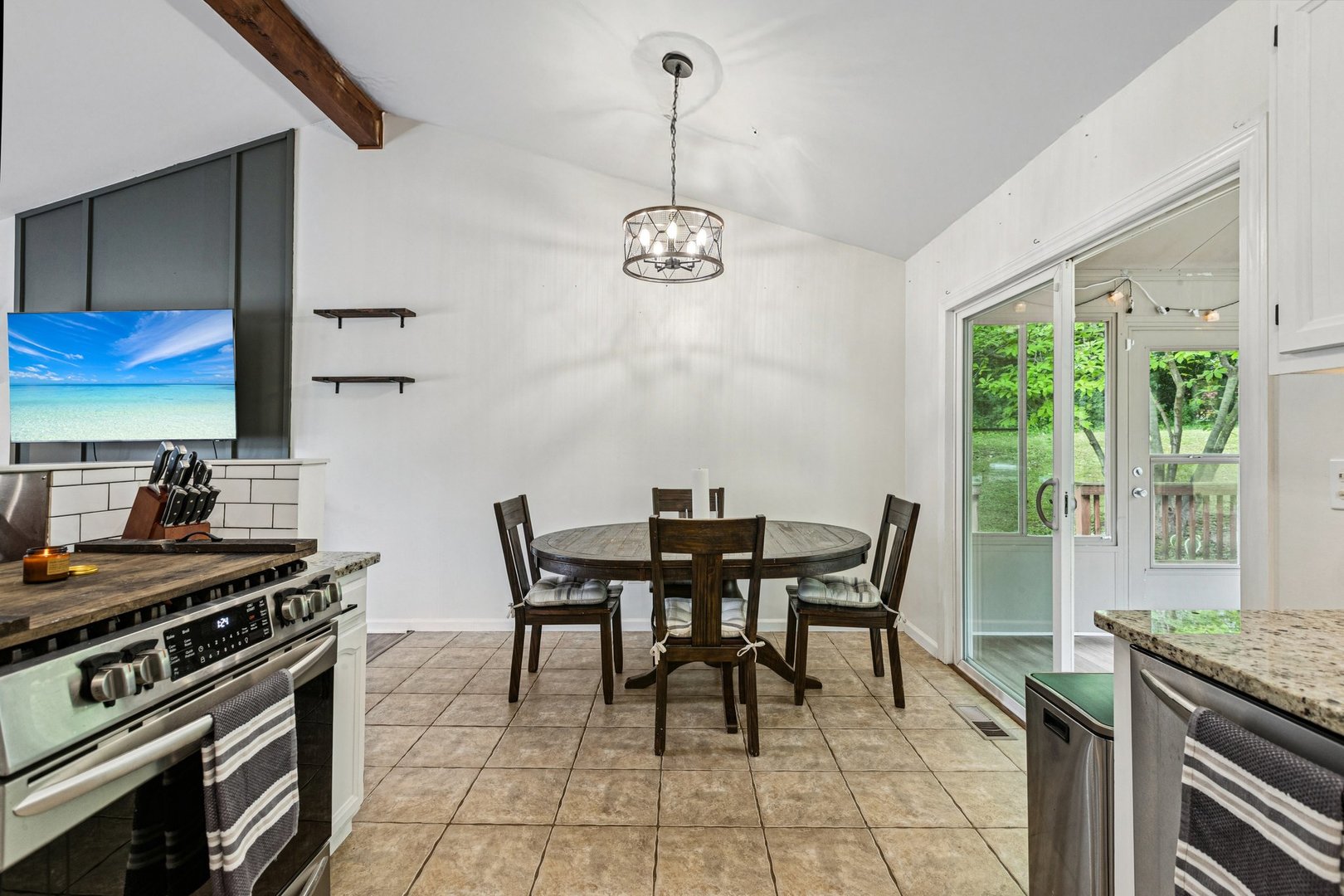 710 Greenbriar Lane Lindenhurst, IL 60046 - Photo 9 of 46