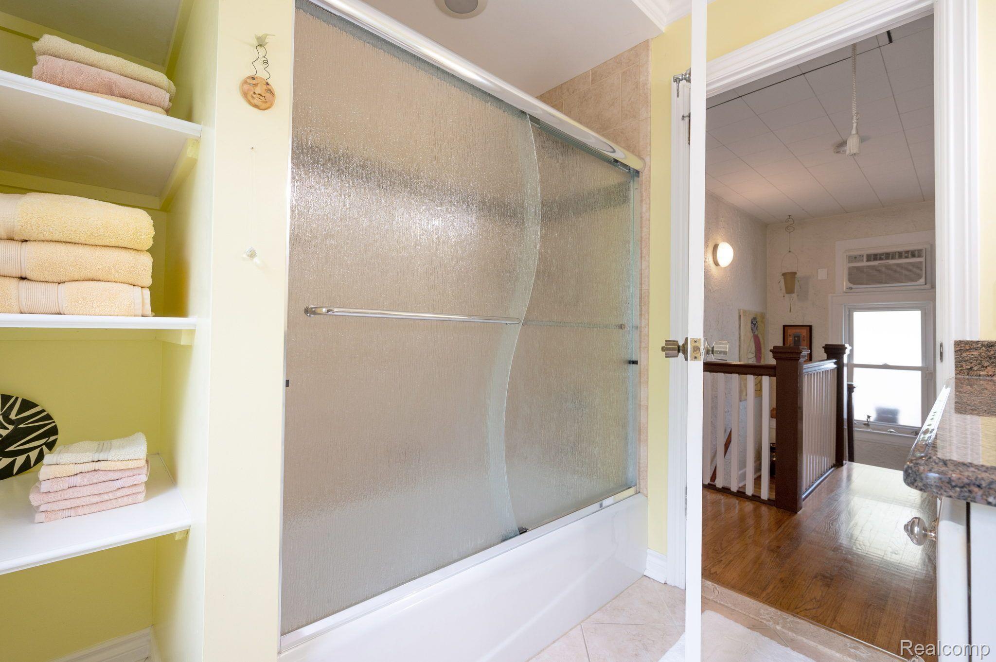 18 Sylvan Avenue Pleasant Ridge, MI 48069 - Photo 32 of 56 Full Bathroom