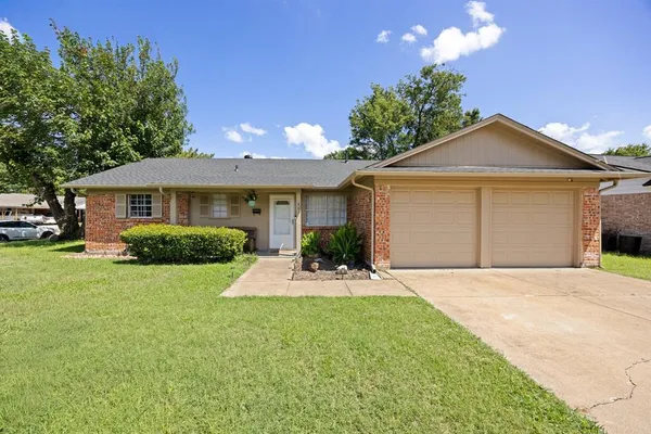 $258,000 | 401 Langley Avenue, Everman, TX 76140