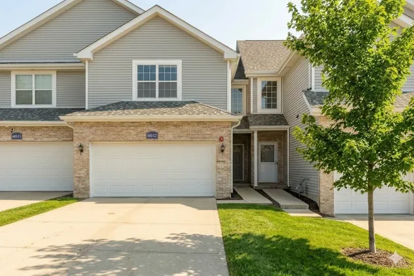 $420,000 | 600 West Pleasant Lane, Unit C2, Lombard, IL 60148