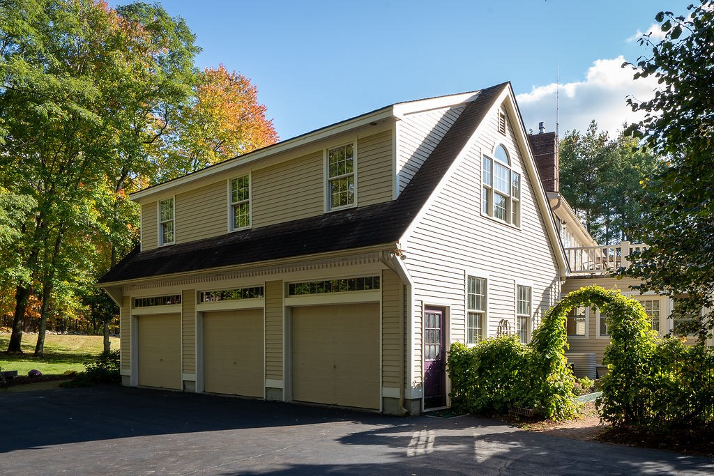 89 Stowell Road Bedford, NH 03110 - Photo 3 of 40