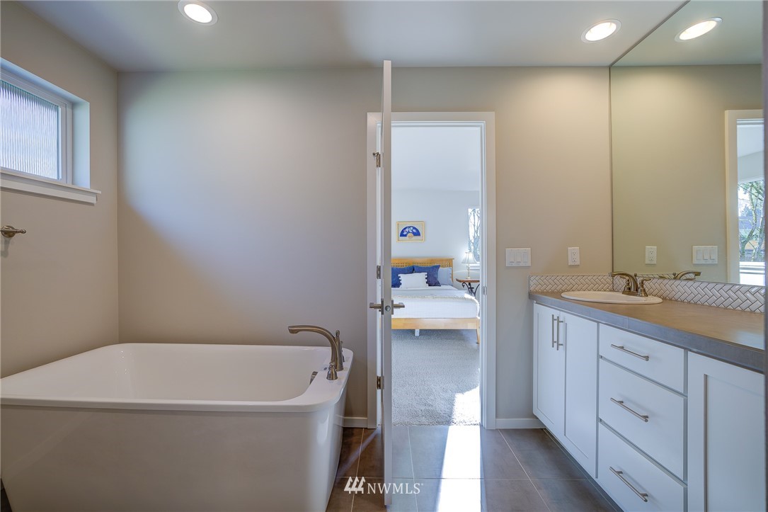 4792 Smithers Avenue South Renton, WA 98055 - Photo 24 of 37 a bathroom with a tub sink and mirror