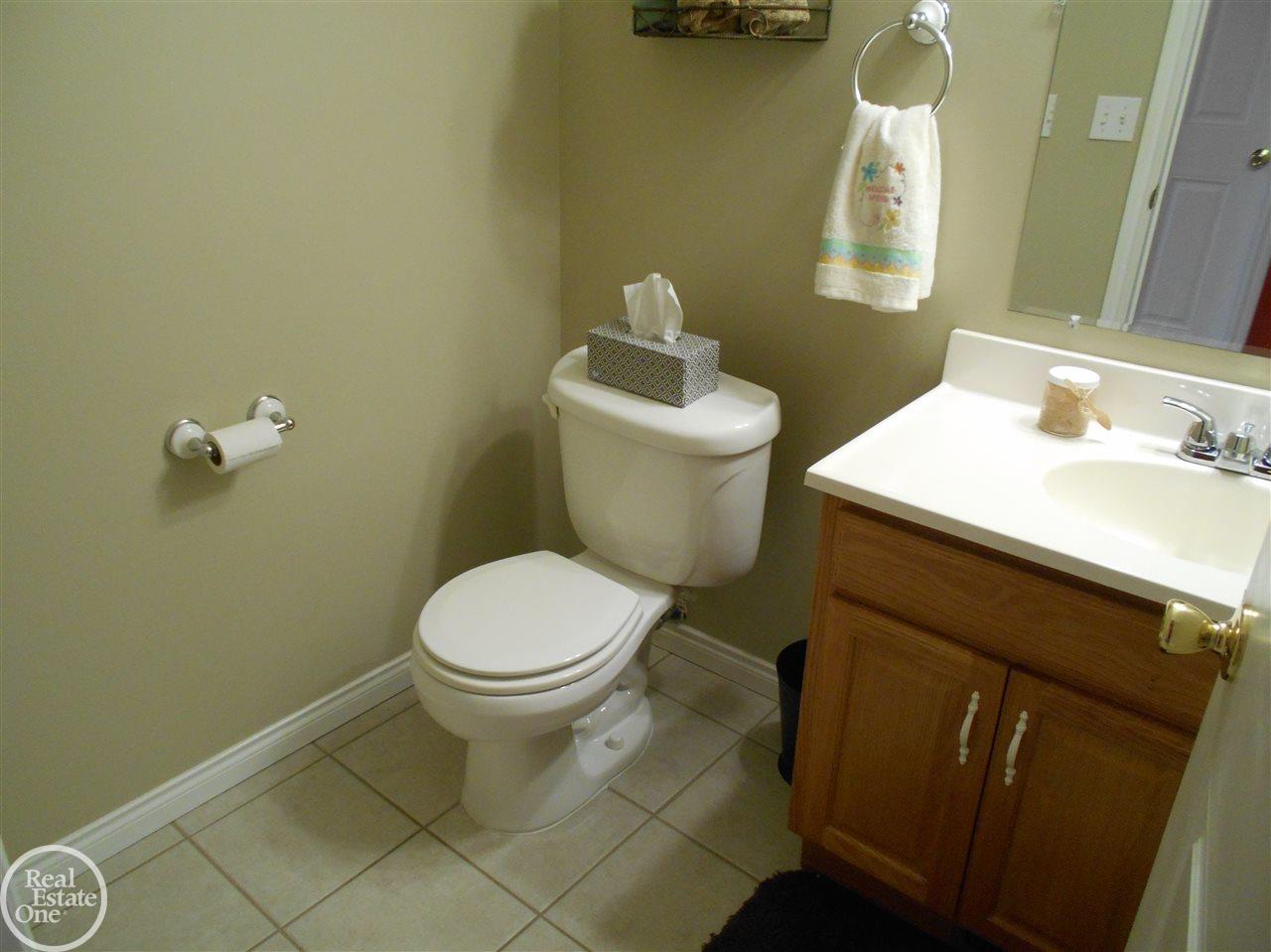 8765 Bartel Road Columbus, MI 48063 - Photo 11 of 31