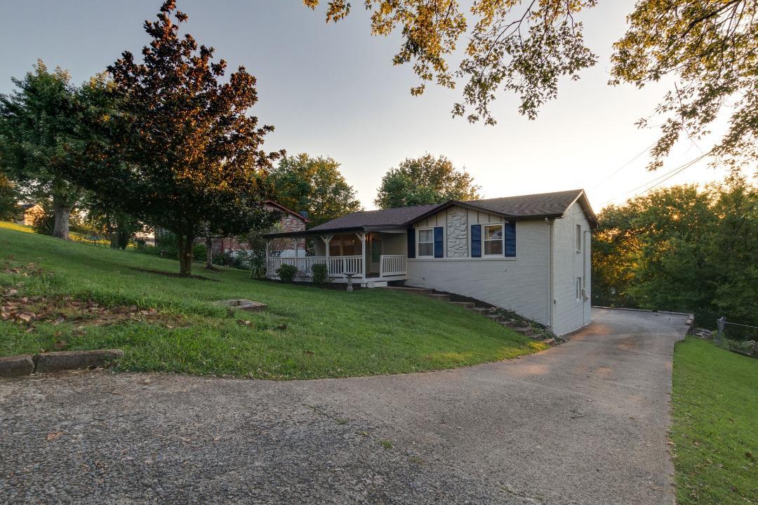 122 Dennis Road Hendersonville, TN 37075 - Photo 3 of 25 Gallery Image 3