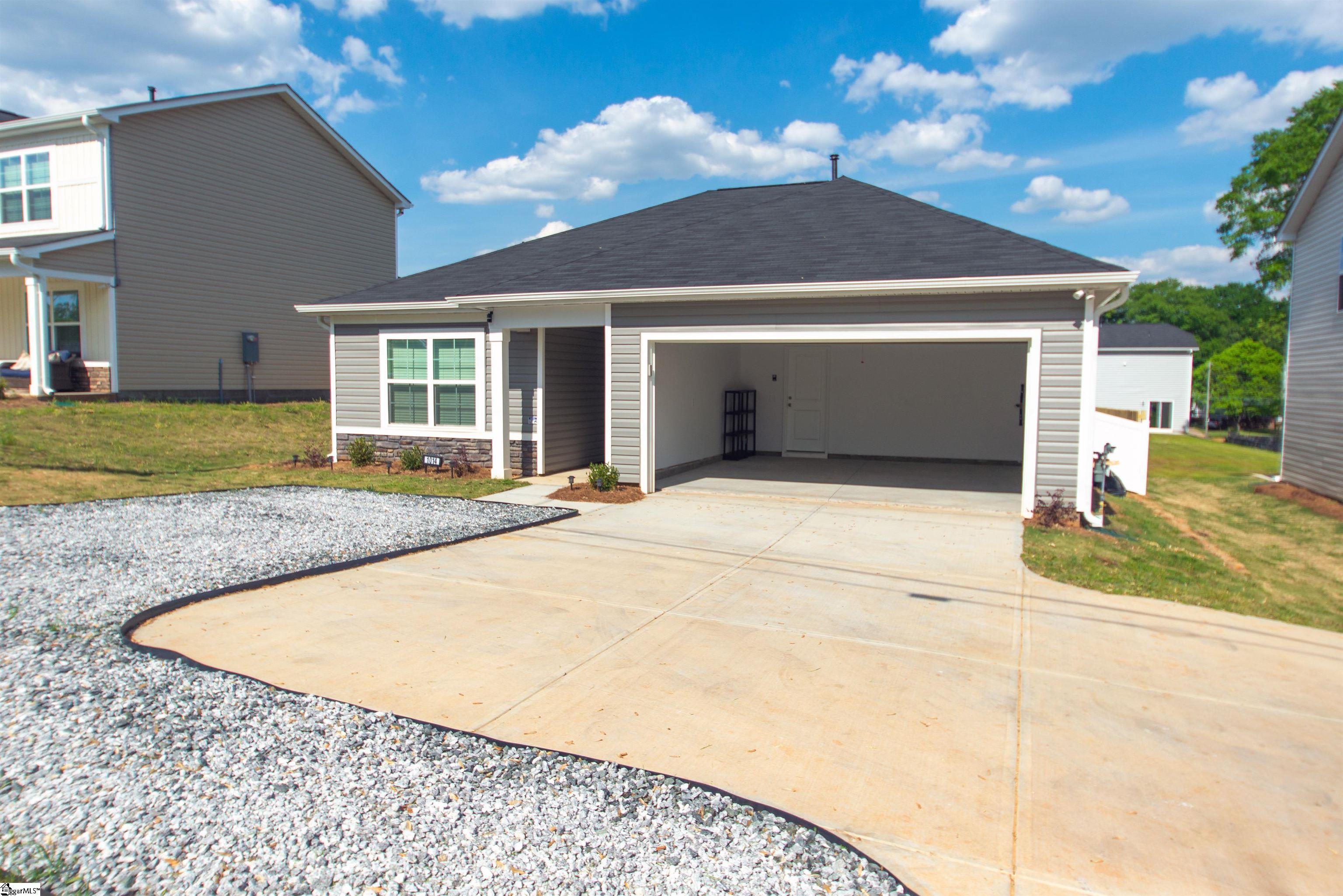 1014 South Welcome Road Greenville, SC 29611 - Photo 2 of 35