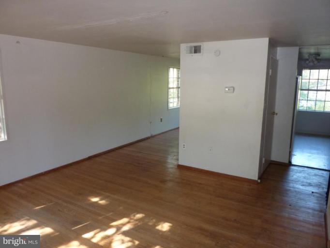 6316 Falkirk Road Baltimore, MD 21239 - Photo 2 of 11 Living Room