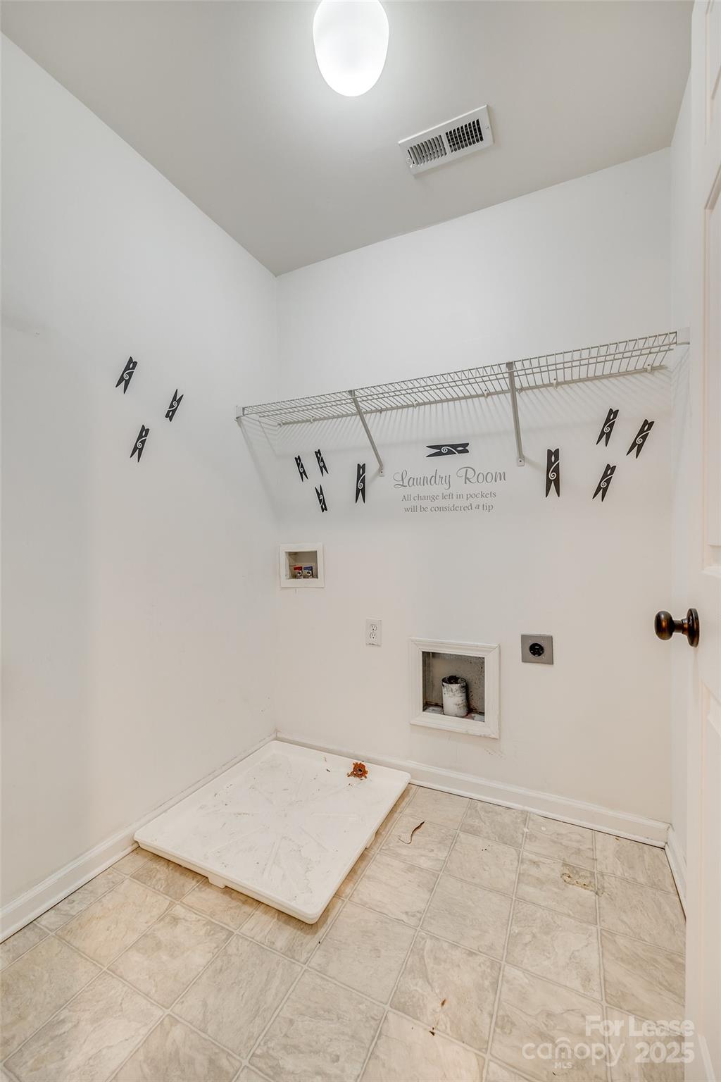 618 Bayou Circle Clover, SC 29710 - Photo 26 of 29 a bathroom with a bathtub