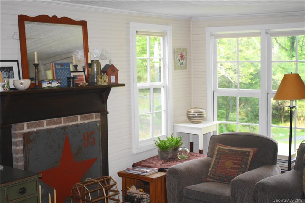 1335 White Oak Road Marshall, NC 28753 - Photo 2 of 24 a living room with furniture and a window