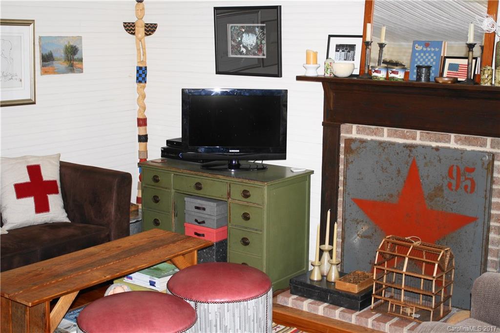 1335 White Oak Road Marshall, NC 28753 - Photo 3 of 24 a living room with furniture and a flat screen tv