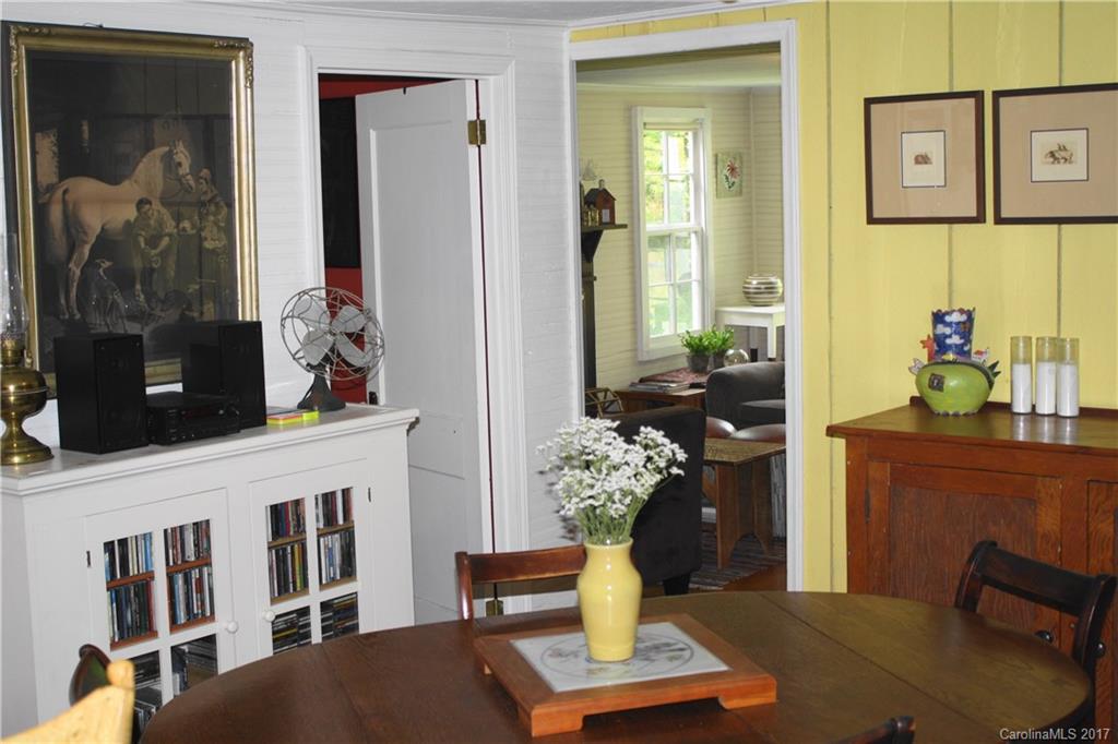 1335 White Oak Road Marshall, NC 28753 - Photo 9 of 24 a living room with furniture fireplace and flat screen tv