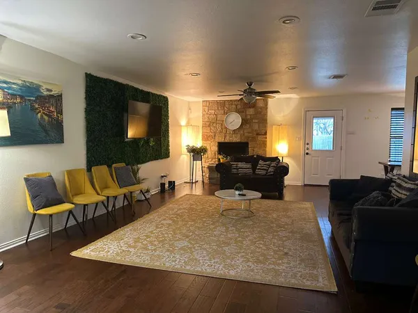 $2,300 | 108 Belaire Circle, Round Rock, TX 78664