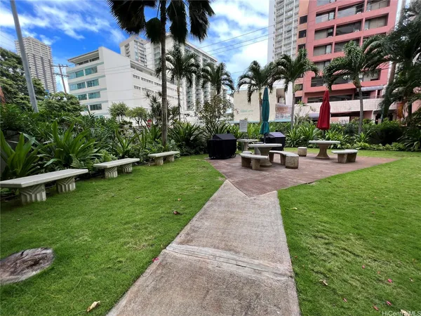 $2,600 | 425 Ena Road, Unit 405A, Honolulu, HI 96815