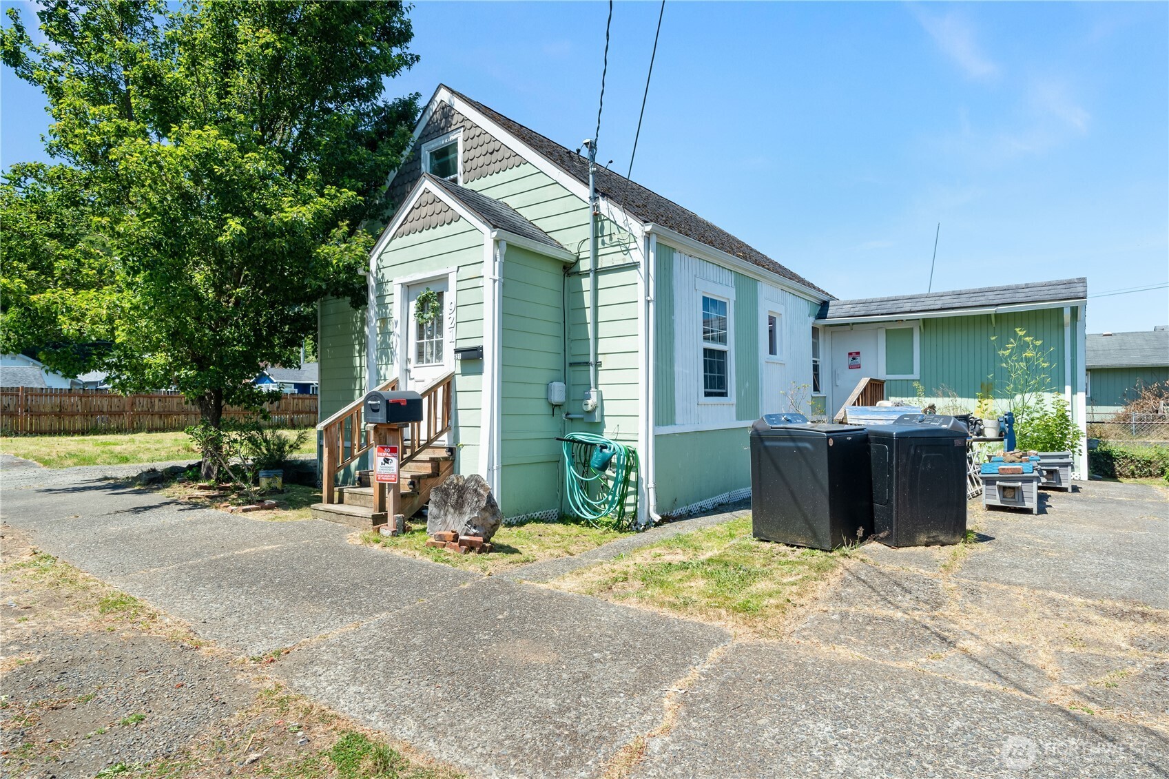 921 Ramer Avenue Hoquiam, WA 98550 - Photo 2 of 21