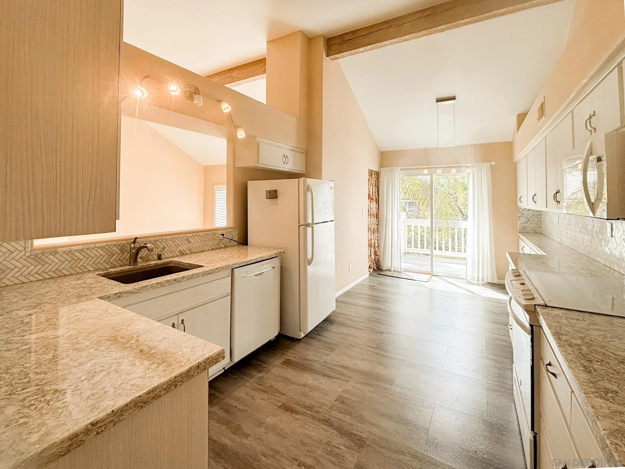 8585 Via Mallorca, Unit 4 La Jolla, CA 92037 - Photo 3 of 14