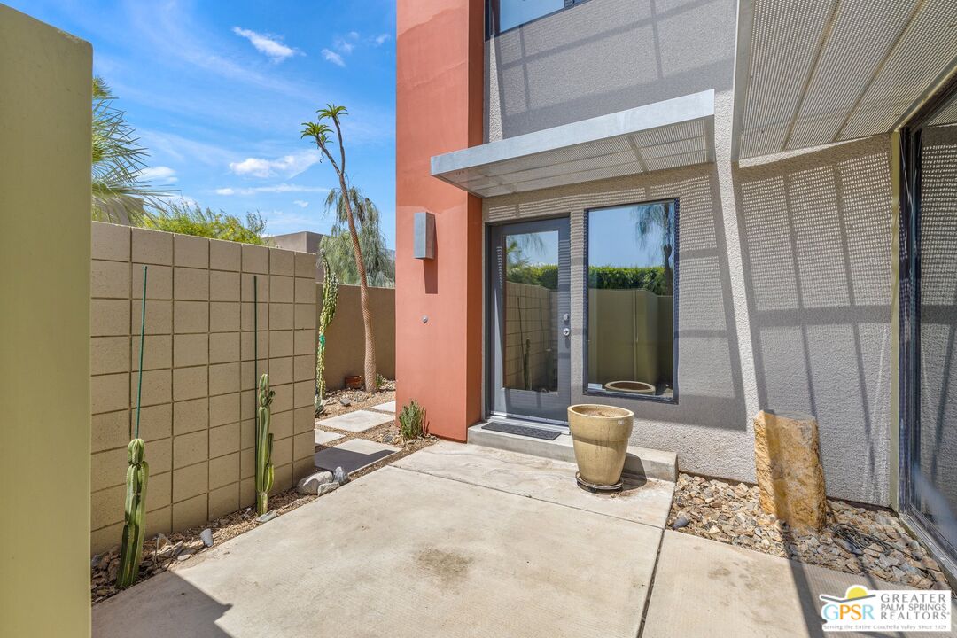 747 East Arenas Road Palm Springs, CA 92262 - Photo 8 of 43 Gallery Image 8