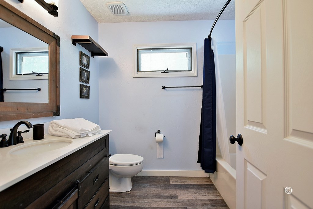 420 Cheyenne Road Columbus, GA 31904 - Photo 13 of 31 Updated shared bath