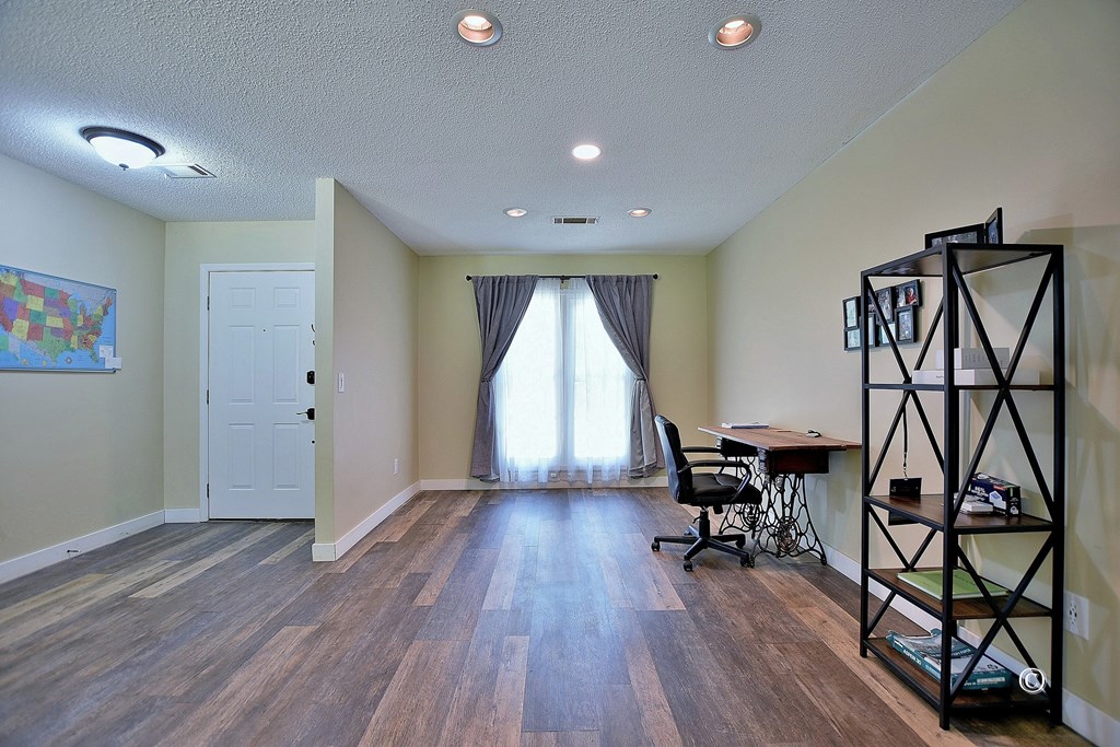 420 Cheyenne Road Columbus, GA 31904 - Photo 3 of 31 Dining room/ flex office area adjacent to front do