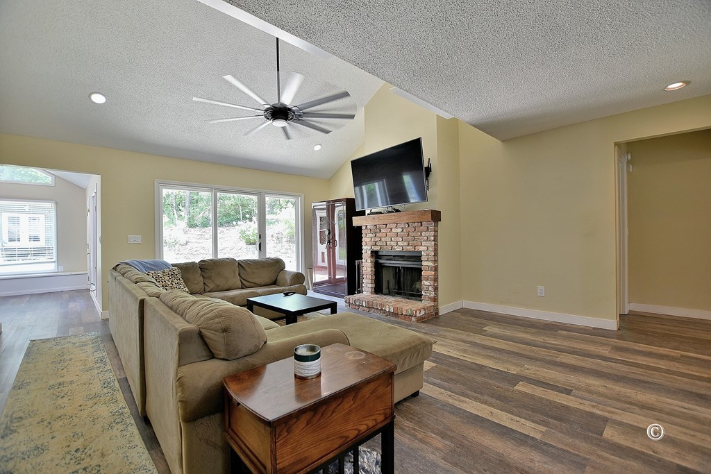420 Cheyenne Road Columbus, GA 31904 - Photo 4 of 31 Large great room overlooking back yard