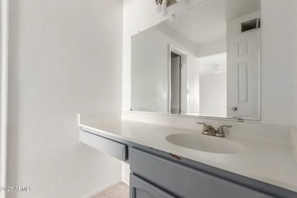 $1,700 | 615 North Arrowhead Drive, Unit 4, Chandler, AZ 85224