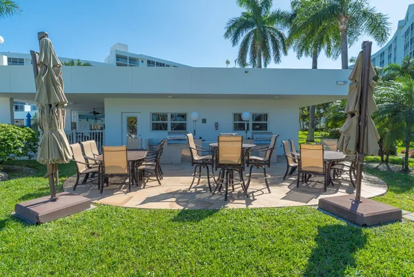 $219,900 | 2731 Northeast 14th Street Causeway, Unit 118, Pompano Beach, FL 33062