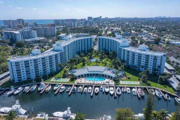 $219,900 | 2731 Northeast 14th Street Causeway, Unit 118, Pompano Beach, FL 33062