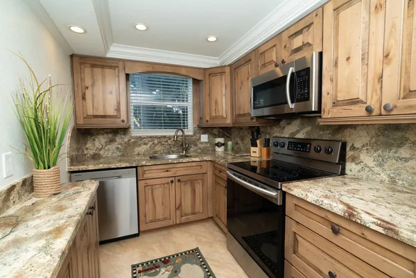 $219,900 | 2731 Northeast 14th Street Causeway, Unit 118, Pompano Beach, FL 33062