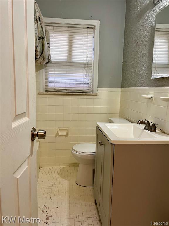 19362 Sunderland Road Detroit, MI 48219 - Photo 3 of 6