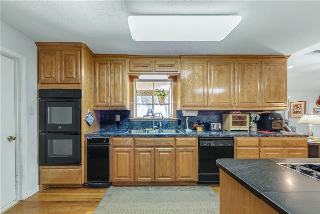 4269 Wilcox Lane Bryan, TX 77808 - Photo 10 of 42