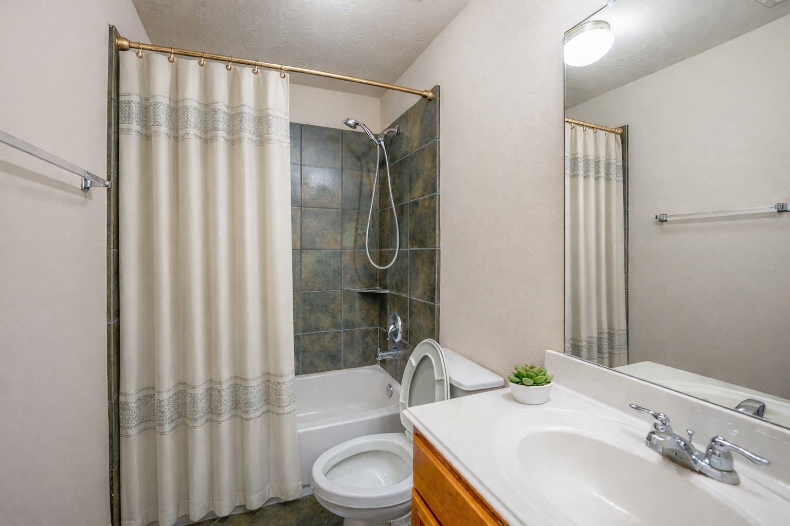 3435 Yasmine Ranch Drive Katy, TX 77494 - Photo 14 of 24 second bathroom