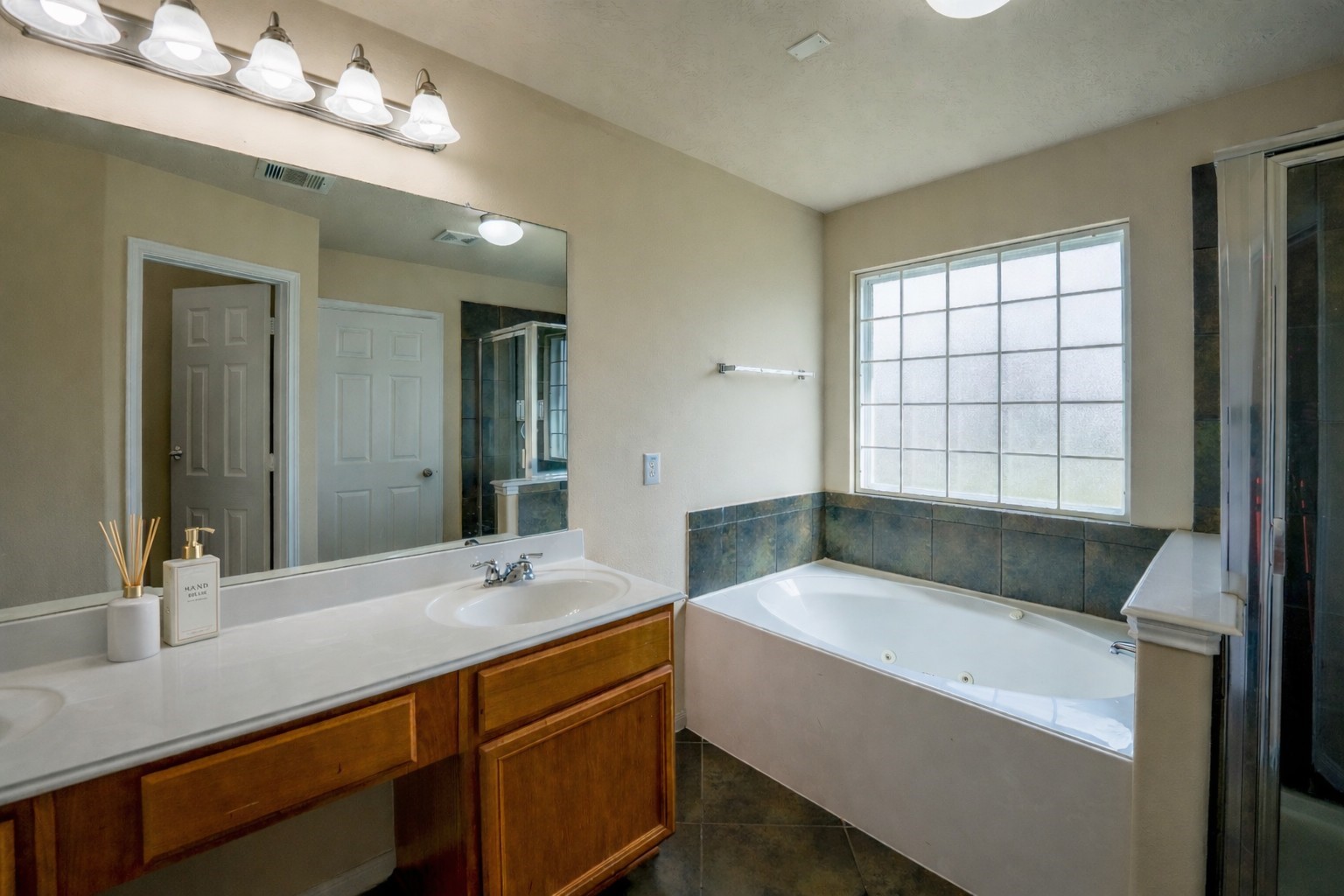 3435 Yasmine Ranch Drive Katy, TX 77494 - Photo 10 of 24 Double vanities with extra large mirror, and relaxing jetted tub