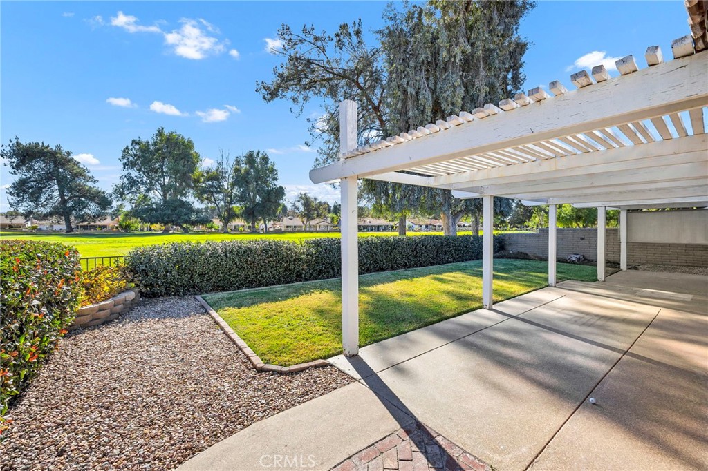 2125 Silver Oak Way Hemet, CA 92545 - Photo 27 of 40 a view of a backyard with swimming pool
