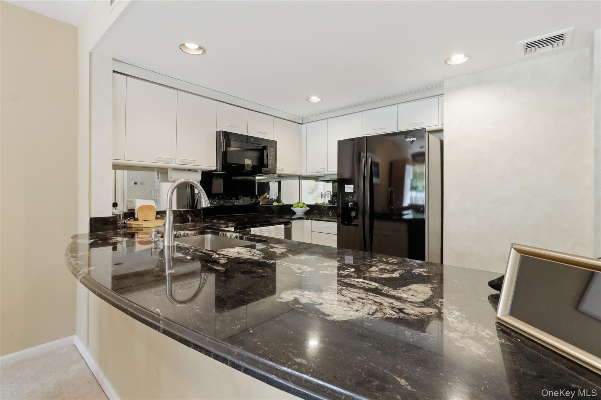 333 North State Road, Unit 45 Briarcliff Manor, NY 10510 - Photo 7 of 26 Gorgeous granite counters.