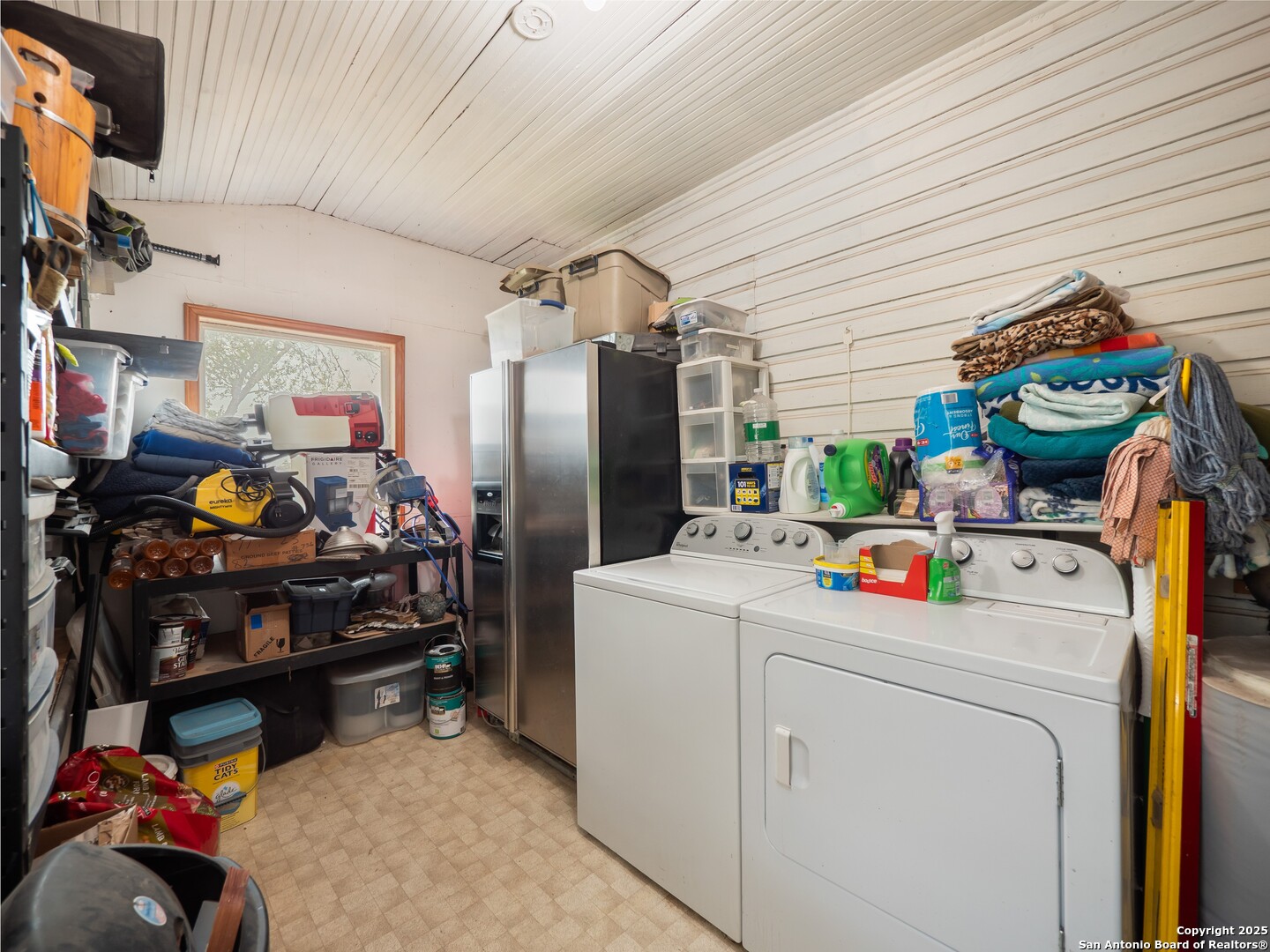 6147 Pfeil Road Schertz, TX 78154 - Photo 24 of 47 a utility room with dryer and washer