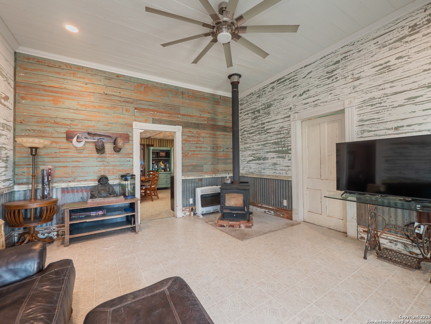 6147 Pfeil Road Schertz, TX 78154 - Photo 10 of 47 a living room with furniture and a flat screen tv