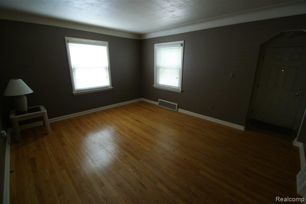 2267 Cambridge Road Berkley, MI 48072 - Photo 9 of 17 Living Room View