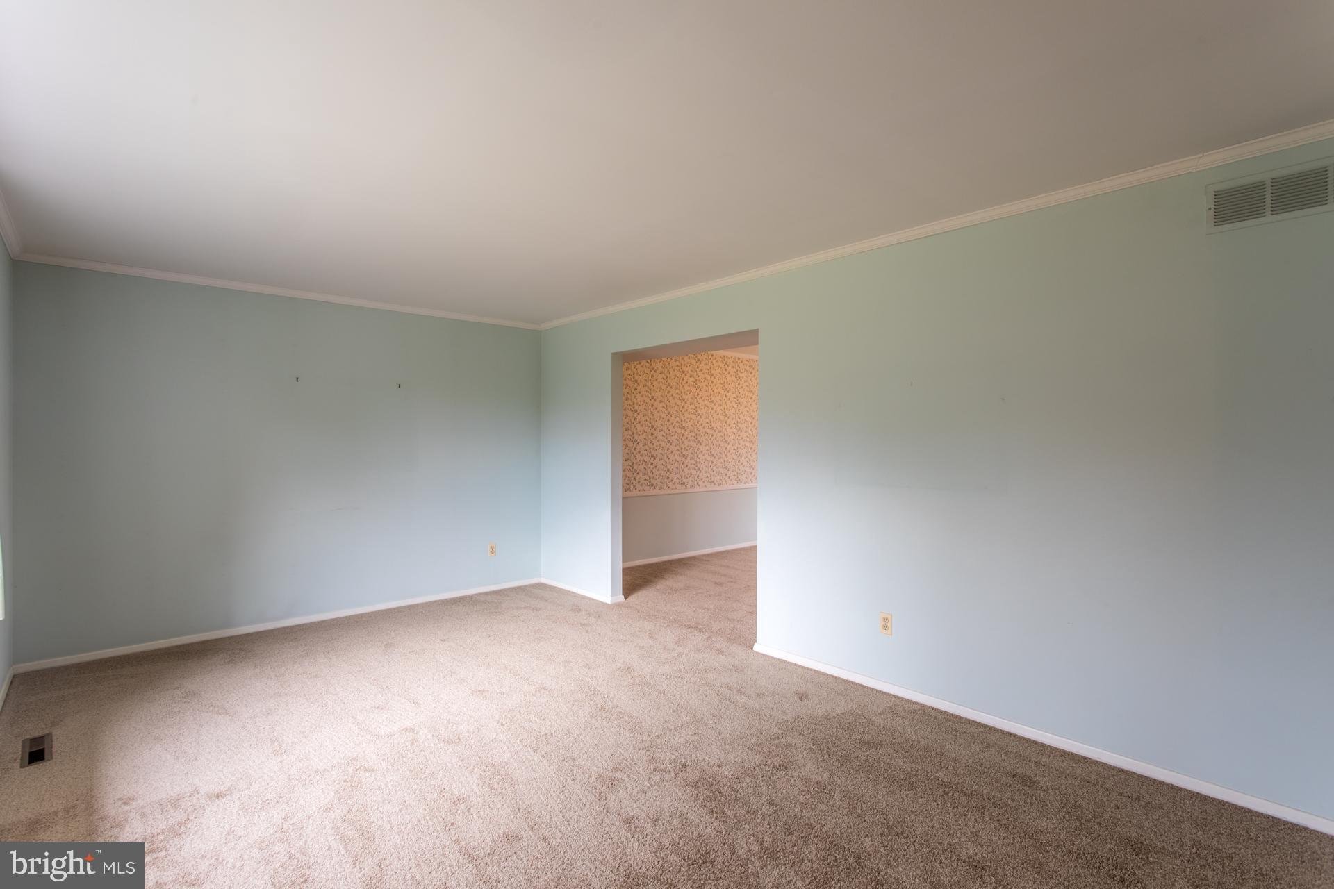 700 Sungold Road Reisterstown, MD 21136 - Photo 12 of 33 Living Room