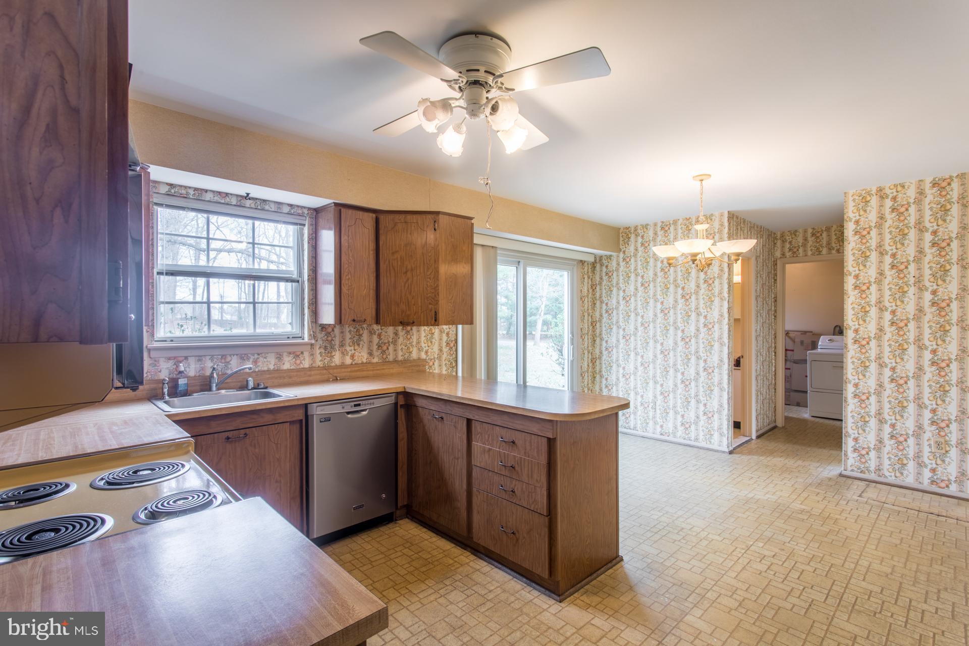 700 Sungold Road Reisterstown, MD 21136 - Photo 17 of 33 Kitchen