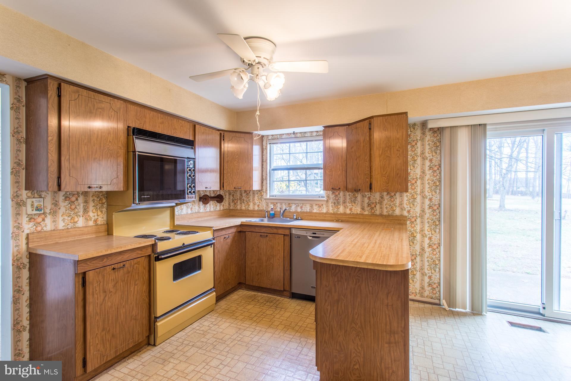700 Sungold Road Reisterstown, MD 21136 - Photo 18 of 33 Kitchen