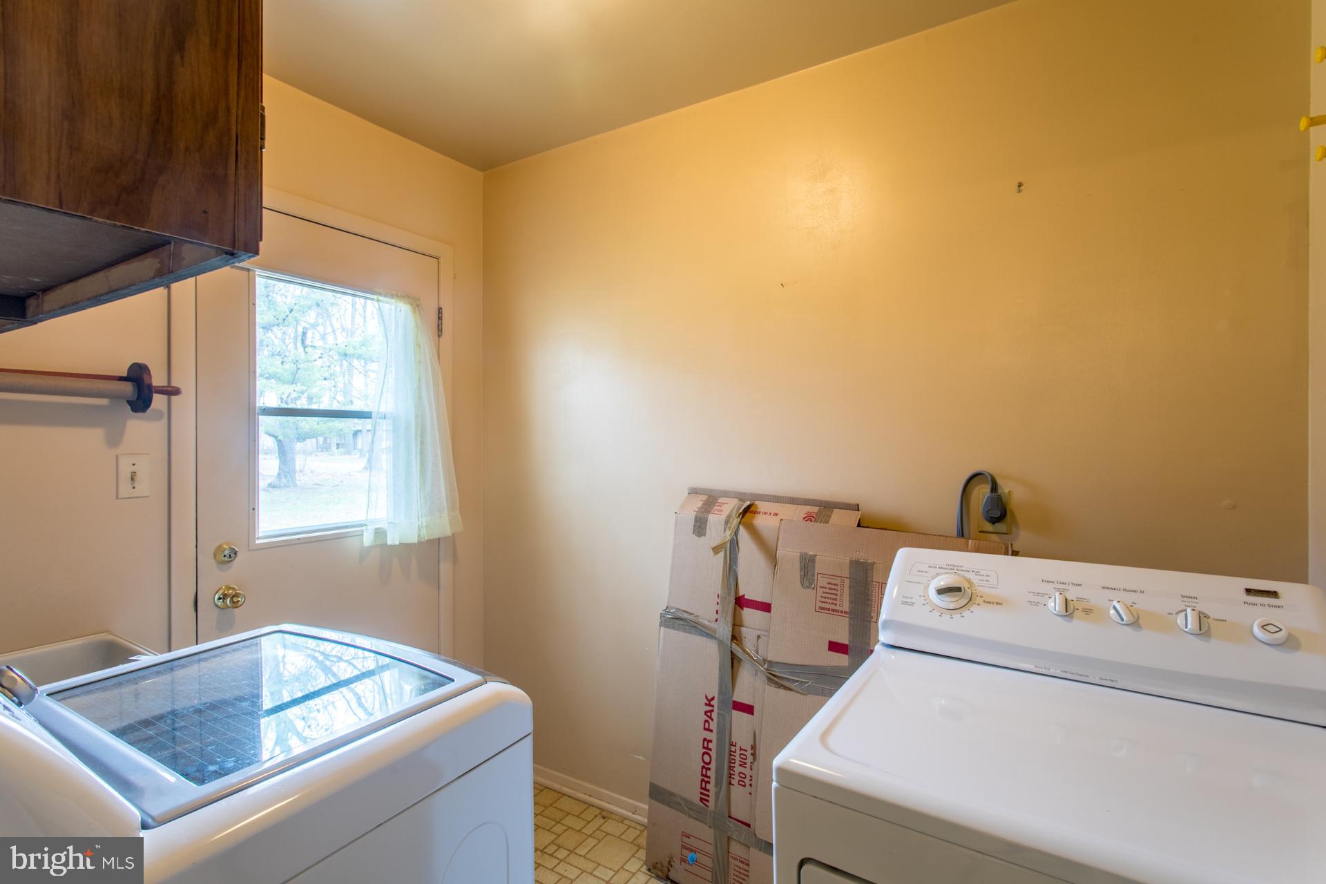 700 Sungold Road Reisterstown, MD 21136 - Photo 21 of 33 Laundry room on main floor