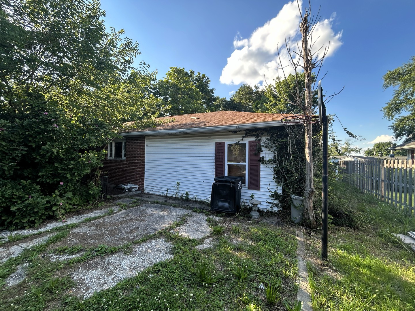 930 Vandalia Road Louisville, IL 62858 - Photo 3 of 13