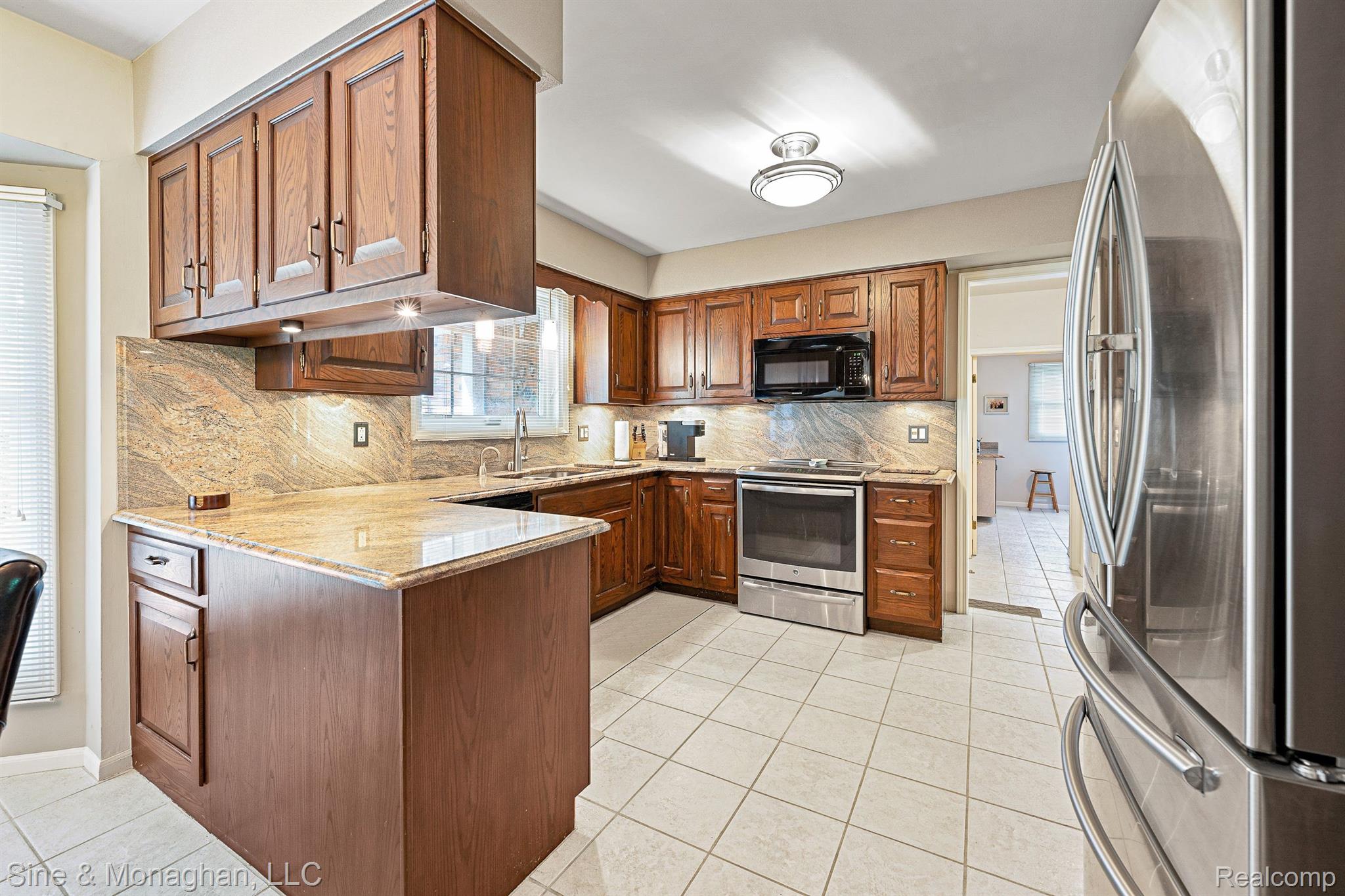 35104 Banbury Road Livonia, MI 48152 - Photo 13 of 62 Granite counters