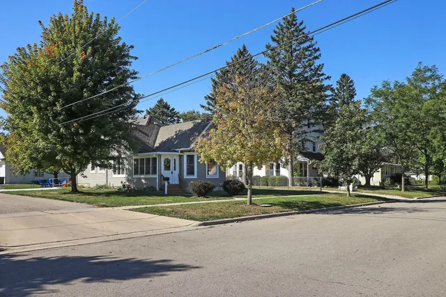 $3,200 | 922 Sage Street, Lake Geneva, WI 53147