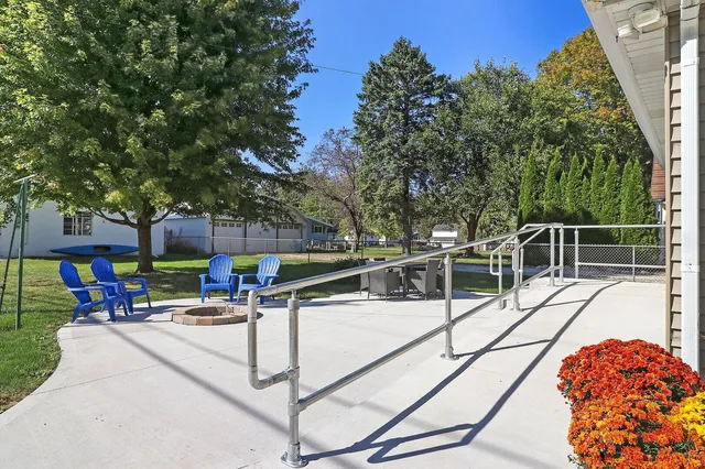 $3,200 | 922 Sage Street, Lake Geneva, WI 53147