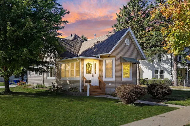 $3,200 | 922 Sage Street, Lake Geneva, WI 53147