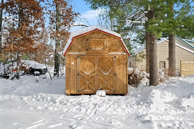 $145,000 | 6946 South Lakeview Avenue, Idlewild, MI 49642