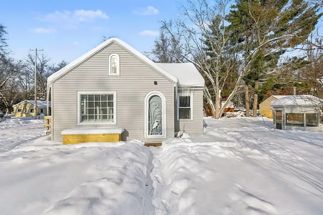 $145,000 | 6946 South Lakeview Avenue, Idlewild, MI 49642