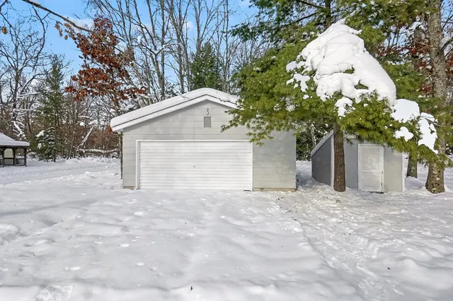 $145,000 | 6946 South Lakeview Avenue, Idlewild, MI 49642