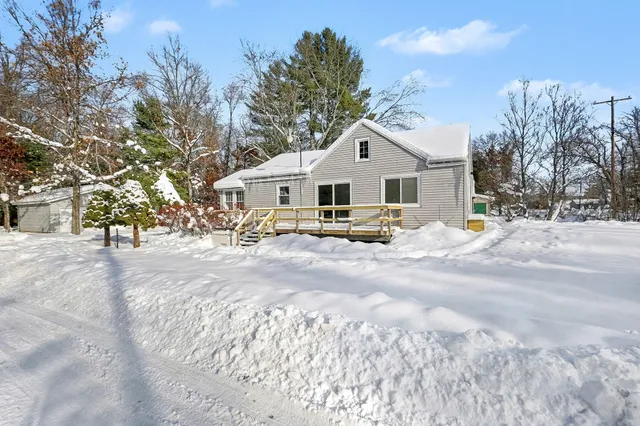 $145,000 | 6946 South Lakeview Avenue, Idlewild, MI 49642