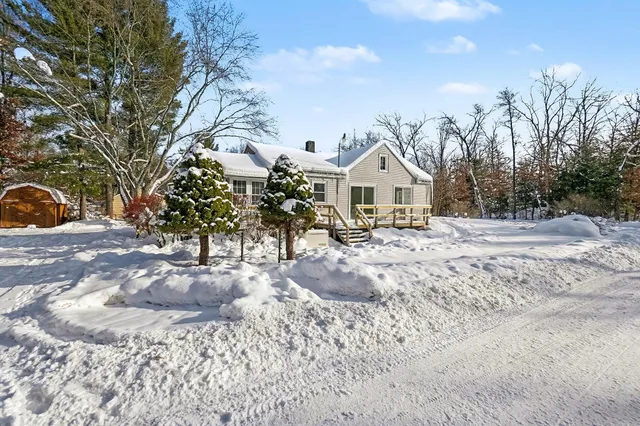 $145,000 | 6946 South Lakeview Avenue, Idlewild, MI 49642