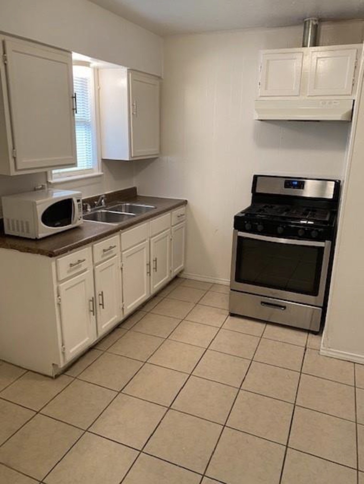 4753 Mallow Street Houston, TX 77033 - Photo 3 of 7